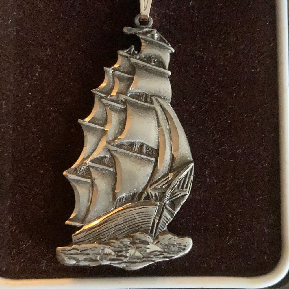 🏴‍☠️ Vintage Pewter Schooner Sail Ship Pendant